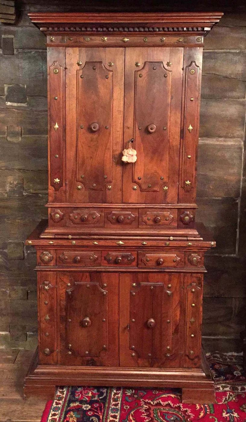 CRÉDENCE SPÉCIFIQUE – MEUBLE BOLONAIS EN NOYER À DEUX CORPS DE STYLE FIN XVIe SIÈCLE - (NOUVELLE ACQUISITION)